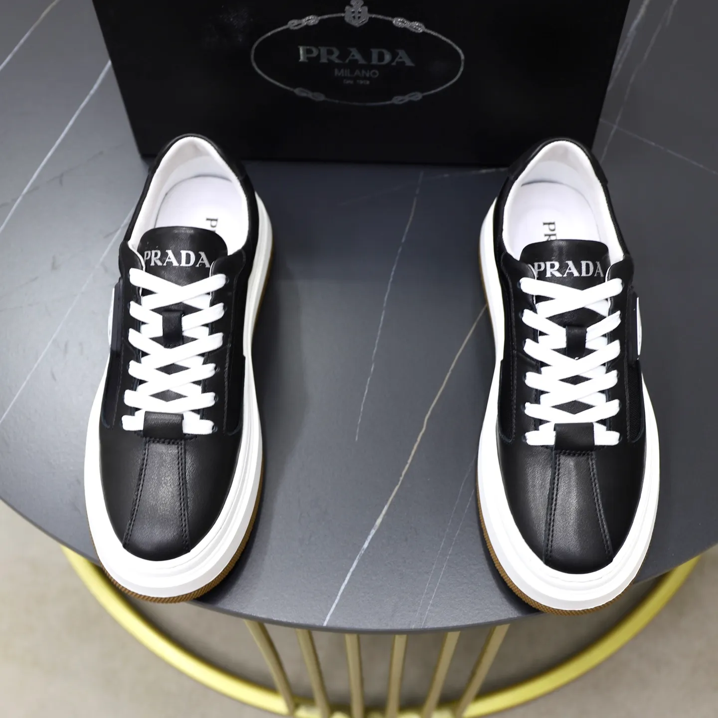 Men's shoes: 440💰🙅‍♂️🙅‍♂️🙅‍♂️ Brand: PRADA Standard code: 38–44 (45 can be customized) Level: Same as the official website Material: Original cowhide fabric Comfortable pigskin lining Lightweight and wear-resistant outsole Style category: Men's fashionable casual shoes and boots Running sneakers Distinguished luxury brand elements Top luxury Color: actual picture color